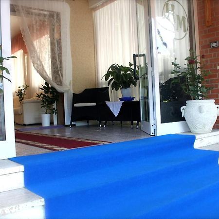 Hotel Manuela Чинкуале Экстерьер фото