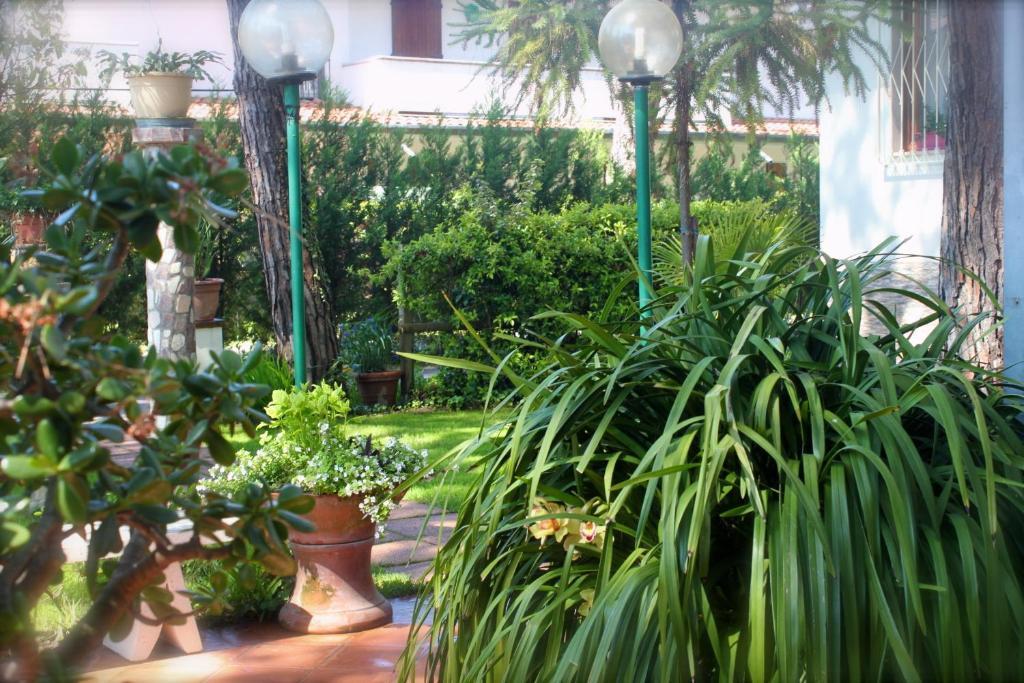Hotel Manuela Чинкуале Экстерьер фото